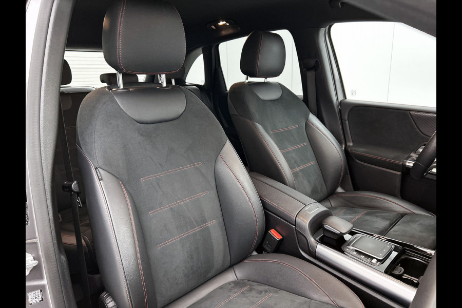 Mercedes-Benz B-Klasse 180 Business Solution AMG AMG Line | Night Pakket | Sfeerverlichting | Achteruitrijcamera | Ledkoplampen | Inclusief 24 maanden Mercedes-Benz Certified garantie voor Europa.