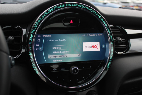MINI Electric MINI Yours 33 kWh / Panoramadak / Leder / Keyless / 17'' / CarPlay / Navigatie / Stuur+Stoelverwarming / Cruise Control / LED Koplampen