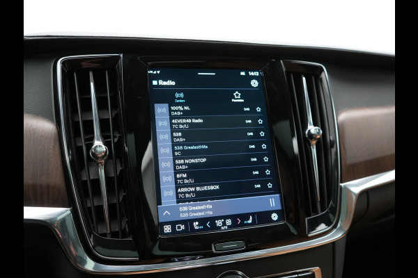 Volvo V90 T8 AWD Plus Bright LONG RANGE PHEV 455pk Dealer O.H. | Trekhaak Af Fabriek | Panodak | Adaptive Cruise | 360 Camera | Harman / Kardon | Lederen Sportstoelen Ventilatie & Memory | Stoelen & Stuur Verwarmd | Keyless | Blis | Google Assistent | SCHADE!!