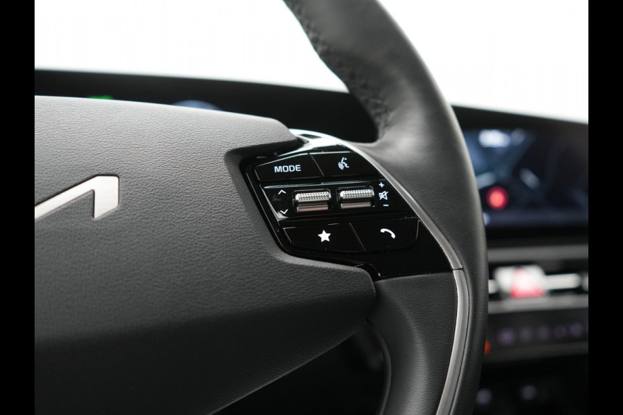 Kia Niro 1.6 GDi DynamicLine PHEV 182pk Dealer O.H. | Adaptive Cruise | Camera | Lederen Sportstoelen & Stuur Verwarmd | Keyless | Blis | Sfeerverlichting | Apple Carplay | Navigatie | DAB | Virtual | 18"L.M | Plug In Hybrid |