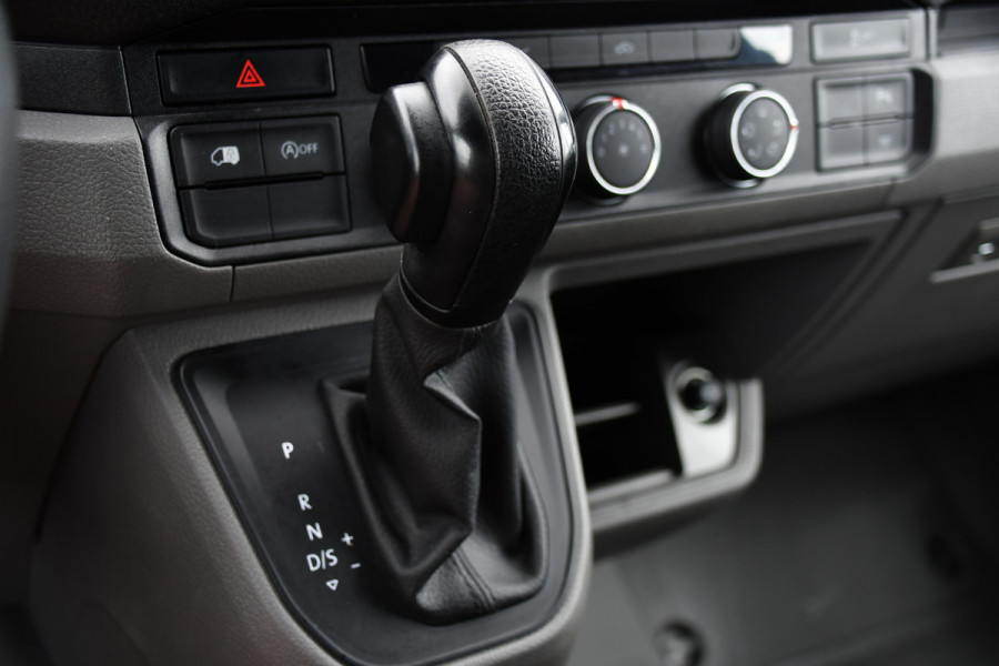 Volkswagen Crafter 35 2.0 TDI L4H3 Highline PB Edition Cruise, Camera, Carplay, LED, 177pk, Automaat, Trekhaak, Geveerde stoel, Multimedia, Uniek!