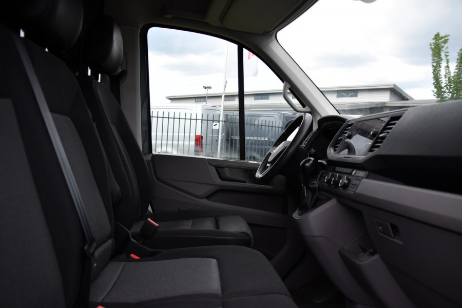 Volkswagen Crafter 35 2.0 TDI L4H3 Highline PB Edition Cruise, Camera, Carplay, LED, 177pk, Automaat, Trekhaak, Geveerde stoel, Multimedia, Uniek!