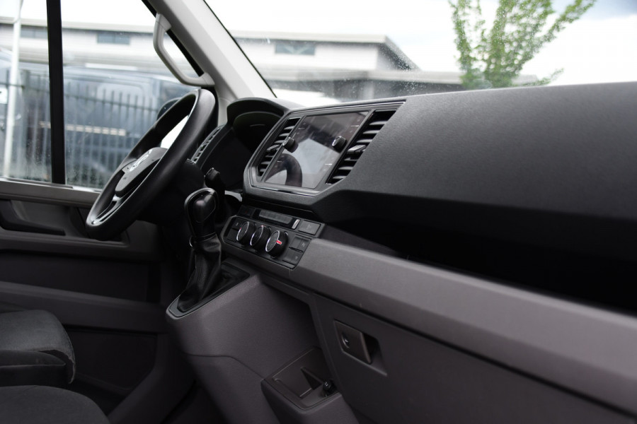 Volkswagen Crafter 35 2.0 TDI L4H3 Highline PB Edition Cruise, Camera, Carplay, LED, 177pk, Automaat, Trekhaak, Geveerde stoel, Multimedia, Uniek!