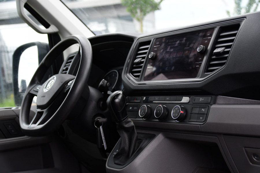 Volkswagen Crafter 35 2.0 TDI L4H3 Highline PB Edition Cruise, Camera, Carplay, LED, 177pk, Automaat, Trekhaak, Geveerde stoel, Multimedia, Uniek!