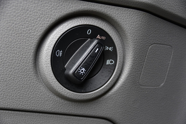 Volkswagen Crafter 35 2.0 TDI L4H3 Highline PB Edition Cruise, Camera, Carplay, LED, 177pk, Automaat, Trekhaak, Geveerde stoel, Multimedia, Uniek!