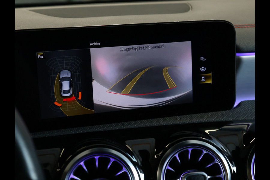 Mercedes-Benz CLA-Klasse 200 Business Solution AMG [SFEERVERLICHTING, LED, STOELVERWARMING, BLUETOOTH, CRUISE, NAVIGATIE, CAMERA, PDC, DIGITAL DASH, NIEUWSTAAT]