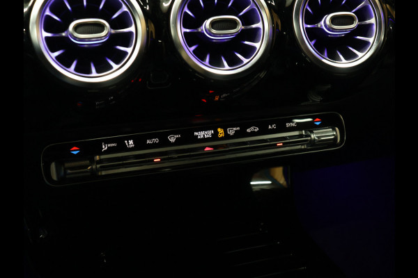Mercedes-Benz CLA-Klasse 200 Business Solution AMG [SFEERVERLICHTING, LED, STOELVERWARMING, BLUETOOTH, CRUISE, NAVIGATIE, CAMERA, PDC, DIGITAL DASH, NIEUWSTAAT]