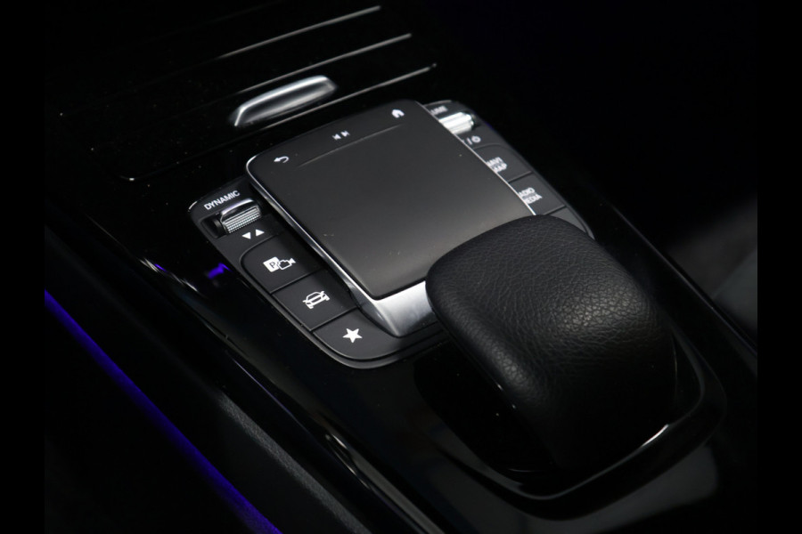 Mercedes-Benz CLA-Klasse 200 Business Solution AMG [SFEERVERLICHTING, LED, STOELVERWARMING, BLUETOOTH, CRUISE, NAVIGATIE, CAMERA, PDC, DIGITAL DASH, NIEUWSTAAT]