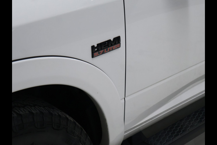 Dodge Ram 1500 5.7 V8 4x4 Crew Cab Laramie [TREKHAAK, CAMERA, STOELVERWARMING/VENTILATIE, ELEKTRISCH VERSTELBARE STOELEN, BLUETOOTH, STUURVERWARMING, CRUISE, LPG, NIEUWSTAAT]