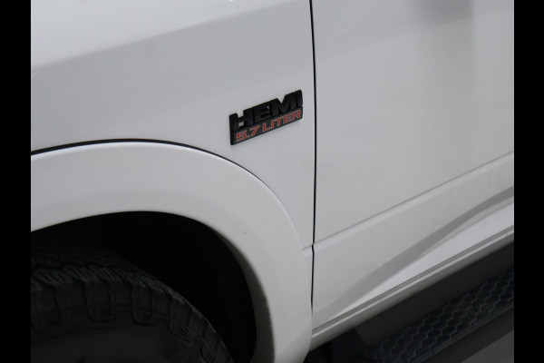 Dodge Ram 1500 5.7 V8 4x4 Crew Cab Laramie [TREKHAAK, CAMERA, STOELVERWARMING/VENTILATIE, ELEKTRISCH VERSTELBARE STOELEN, BLUETOOTH, STUURVERWARMING, CRUISE, LPG, NIEUWSTAAT]