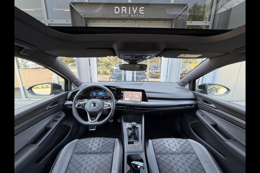 Volkswagen Golf 1.5 TSI 150PK Highline Business R-Line |Pano|H/K|ACC|HUD|19"|Trekhaak