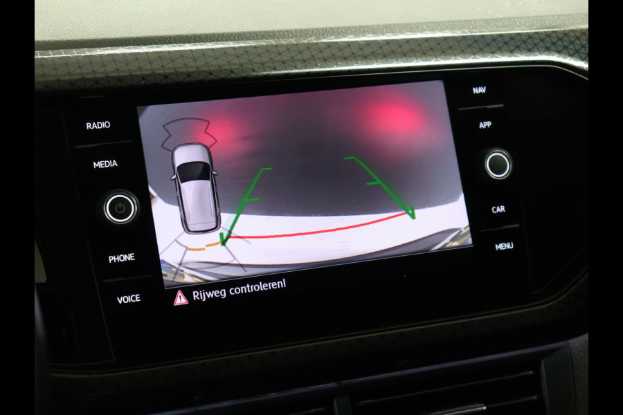 Volkswagen T-Cross 1.0 TSI Style [STOELVERWARMING, ADAPTIEVE CRUISE, BLUETOOTH, CAMERA, PDC, NAVIGATIE, AUTOMAAT, MULTI FUNCTIONEEL STUURWIEL, NIEUWSTAAT]