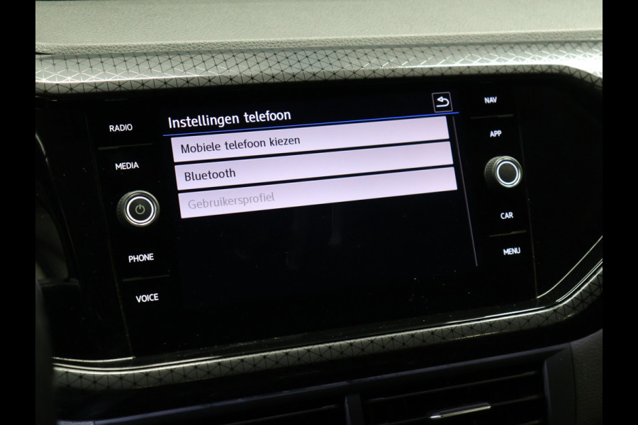 Volkswagen T-Cross 1.0 TSI Style [STOELVERWARMING, ADAPTIEVE CRUISE, BLUETOOTH, CAMERA, PDC, NAVIGATIE, AUTOMAAT, MULTI FUNCTIONEEL STUURWIEL, NIEUWSTAAT]