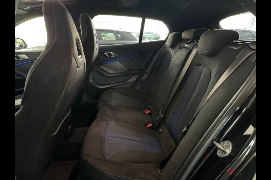 BMW 1-serie M135i xDrive Executive Pano|M Seat|Memory|HuD|HK