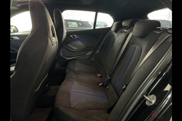 BMW 1-serie M135i xDrive Executive Pano|M Seat|Memory|HuD|HK