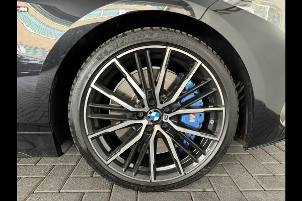 BMW 1-serie M135i xDrive Executive Pano|M Seat|Memory|HuD|HK