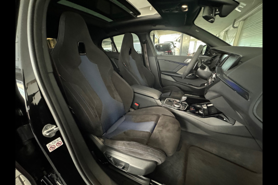 BMW 1-serie M135i xDrive Executive Pano|M Seat|Memory|HuD|HK