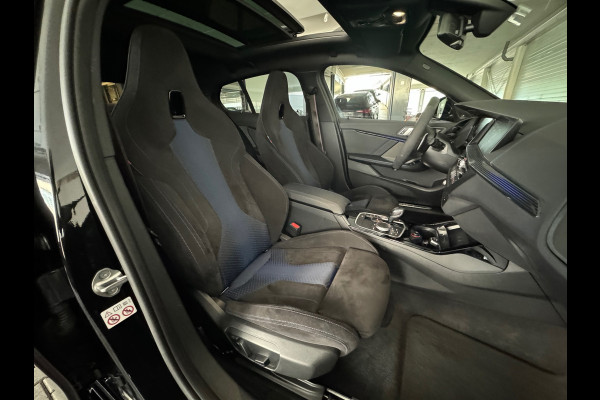BMW 1-serie M135i xDrive Executive Pano|M Seat|Memory|HuD|HK