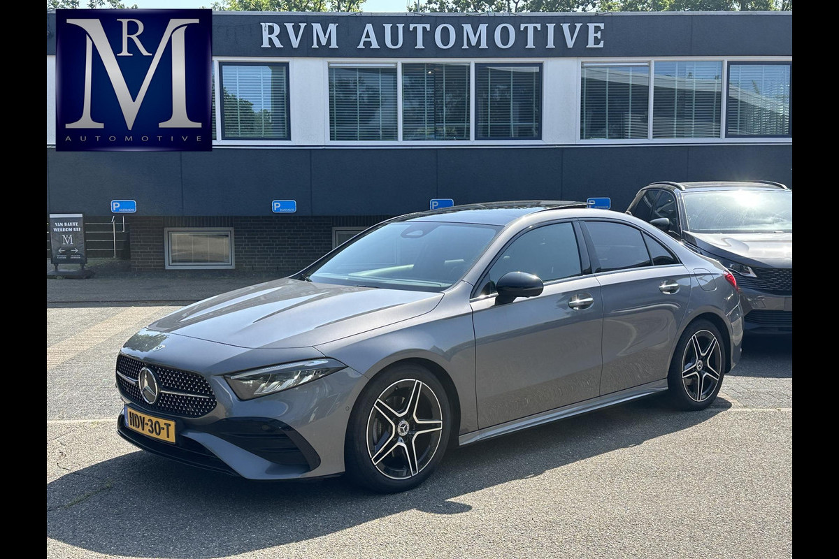 Mercedes-Benz A-Klasse 200 AMG Line PANORAMADAK | WIDESCREEN | AMBIENT LIGHT SFEERVERLICHTING | ELEKTRISCHE TREKHAAK | KEYLESS ENTRY | 360 GRADEN CAMERA | ELEKTRISCHE STOELEN MET GEHEUGEN | STOEL- + STUURVERWARMING | MEGA COMPLEET | RIJKLAAR MET 12 MND BOVAG GARANTIE |