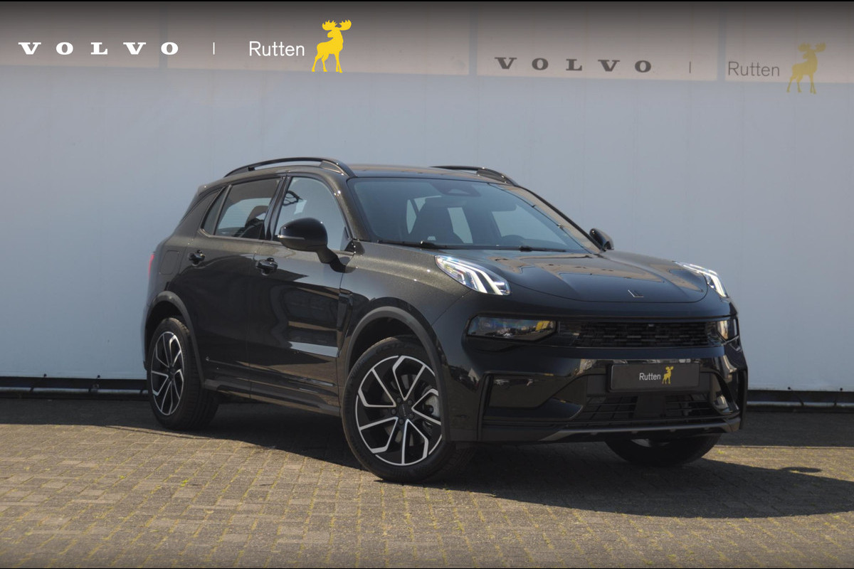 Lynk & Co 01 276PK Automaat Core / Adaptieve cruise control / Stoel - en stuurwielverwarming / Parkeersensoren met camera / Apple carplay / Trekhaak / Metallic lak / 19" lichtmetalen velgen