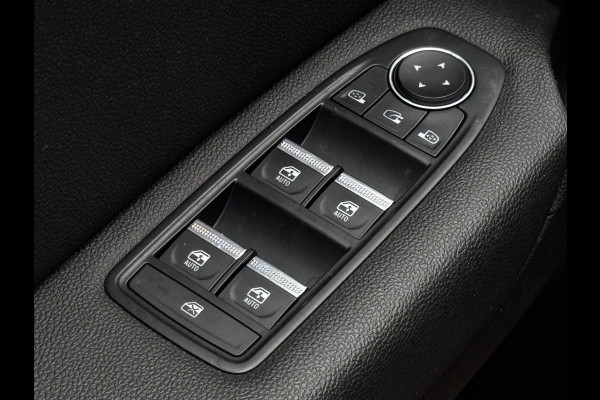 Renault Captur 1.6 E-Tech Plug-in Hybrid 160 Intens | Trekhaak | Camera | Climate control | Navigatie |