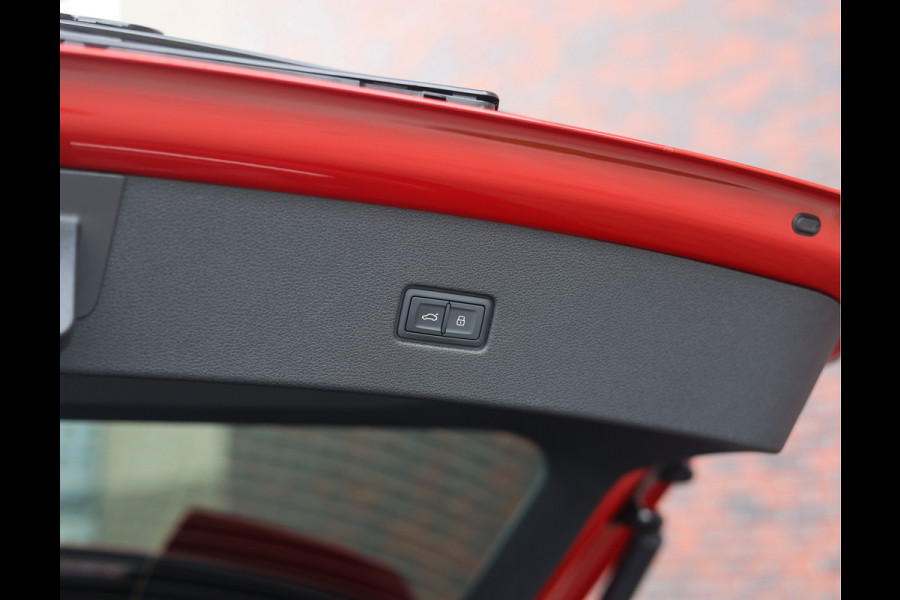 Audi Q8 60 TFSI e quattro S Competition | ABT - Trekhaak - Pano - HUD