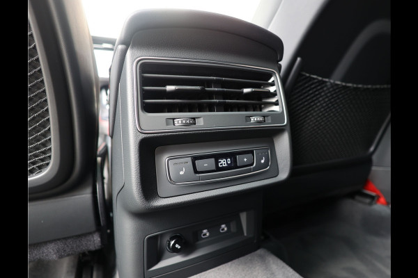 Audi Q8 60 TFSI e quattro S Competition | ABT - Trekhaak - Pano - HUD