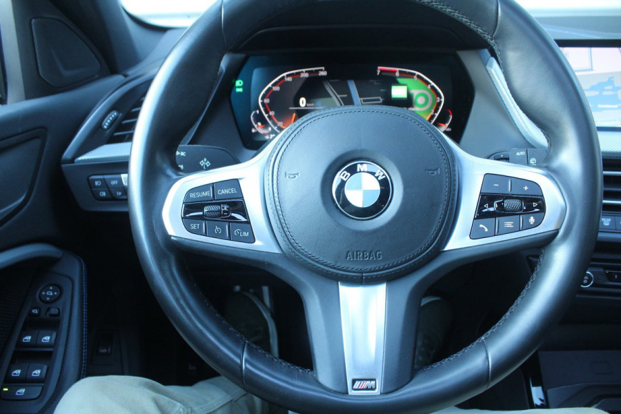 BMW 1-serie 118i 141pk High Executive Edition AUTOMAAT Panoramadak NL-Auto NAP