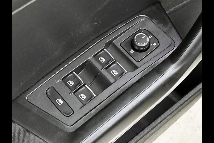Volkswagen T-Roc 1.5 TSI Sport(NL-auto, Goed OnderH, Carplay/ Android, PDC V+A, Addapt Cruise, Etc)