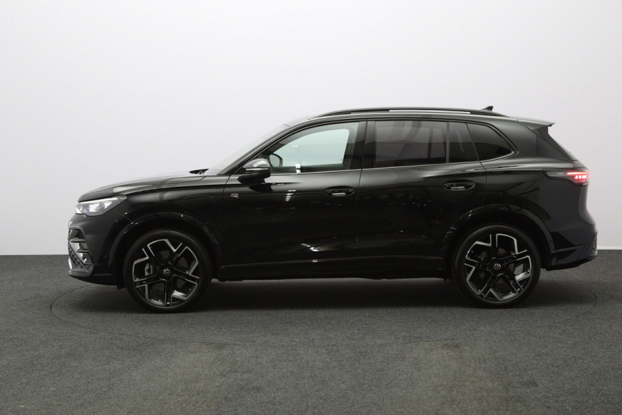 Volkswagen Tiguan 1.5 TSI eHybrid 272 PK R-Line Edition PHEV, Trekhaak, Panoramadak, Harman/Kardon, 4X Stoelverwarming, Massage, Leder