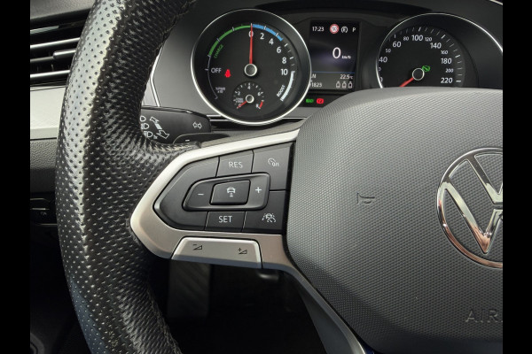 Volkswagen Passat Variant 1.4 TSI PHEV GTE Business | Pano | Elek. Trekhaak | Camera | Carplay | Navi | LED