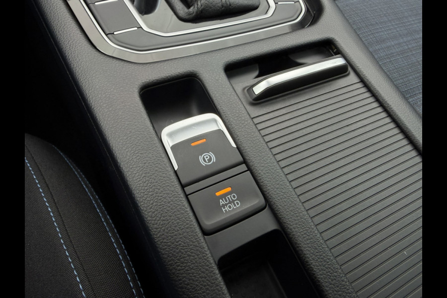 Volkswagen Passat Variant 1.4 TSI PHEV GTE Business | Pano | Elek. Trekhaak | Camera | Carplay | Navi | LED