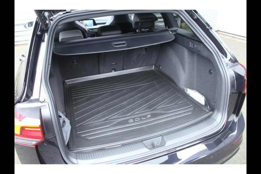 Volkswagen Golf Variant 1.5 eTSI 150pk R-Line DSG7 NL-Auto NAP Panoramadak
