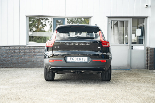 Volvo XC40 Recharge Core 70 kWh | Apple Carplay/Android Auto | Camera | 1500 trekgewicht