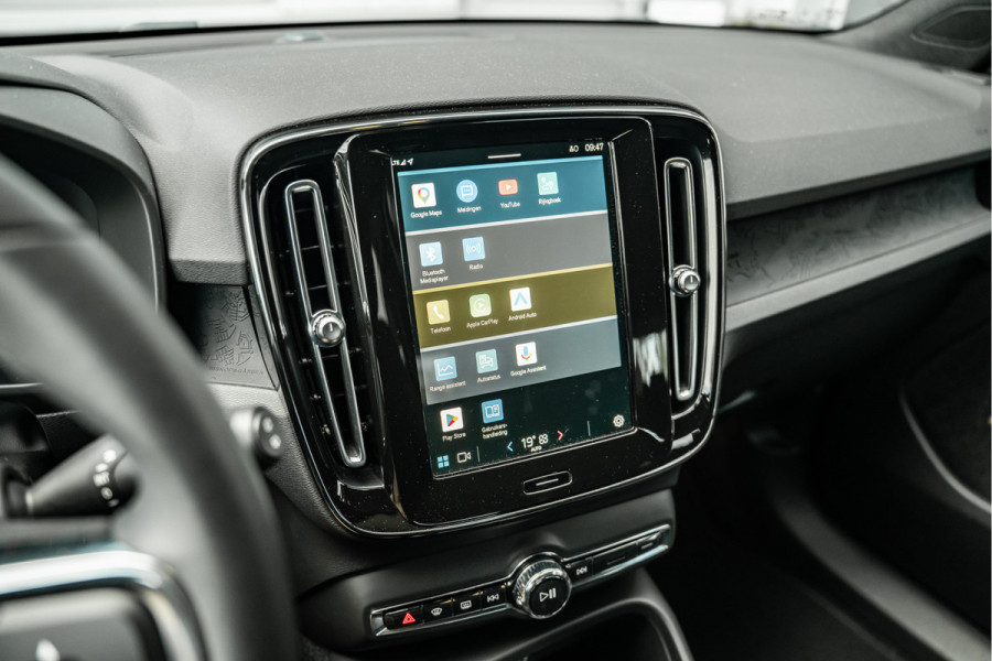 Volvo XC40 Recharge Core 70 kWh | Apple Carplay/Android Auto | Camera | 1500 trekgewicht