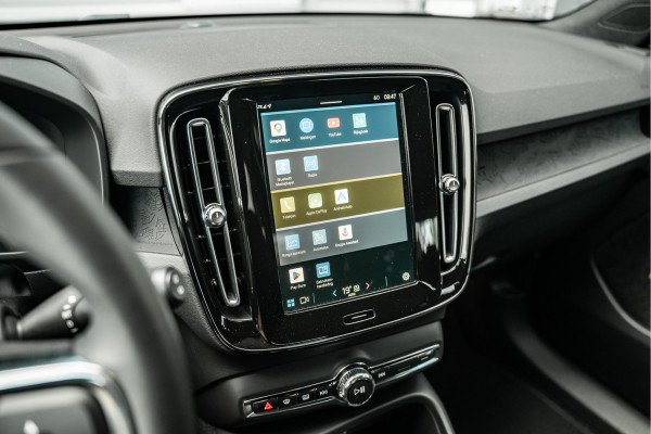 Volvo XC40 Recharge Core 70 kWh | Apple Carplay/Android Auto | Camera | 1500 trekgewicht