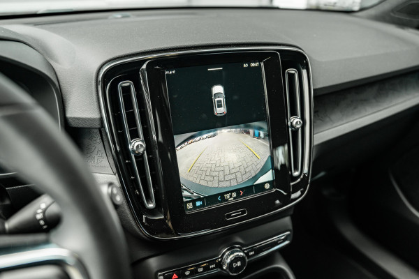 Volvo XC40 Recharge Core 70 kWh | Apple Carplay/Android Auto | Camera | 1500 trekgewicht