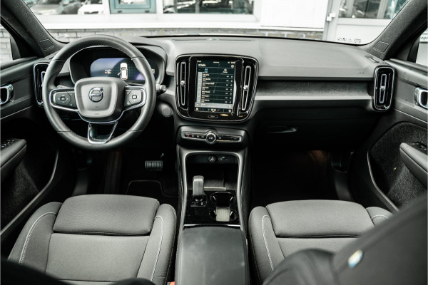 Volvo XC40 Recharge Core 70 kWh | Apple Carplay/Android Auto | Camera | 1500kg trekgewicht
