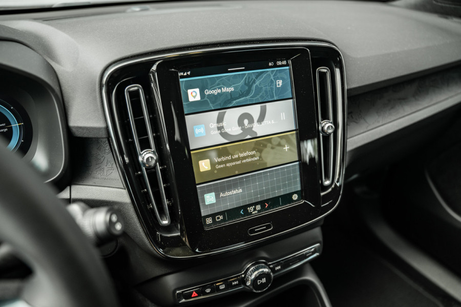 Volvo XC40 Recharge Core 70 kWh | Apple Carplay/Android Auto | Camera | 1500kg trekgewicht