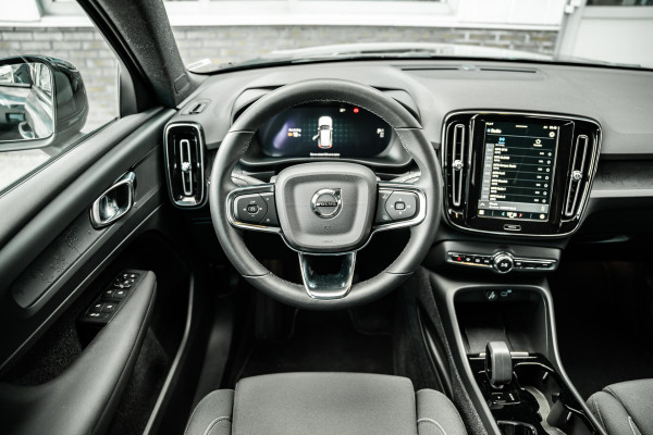 Volvo XC40 Recharge Core 70 kWh | Apple Carplay/Android Auto | Camera | 1500kg trekgewicht