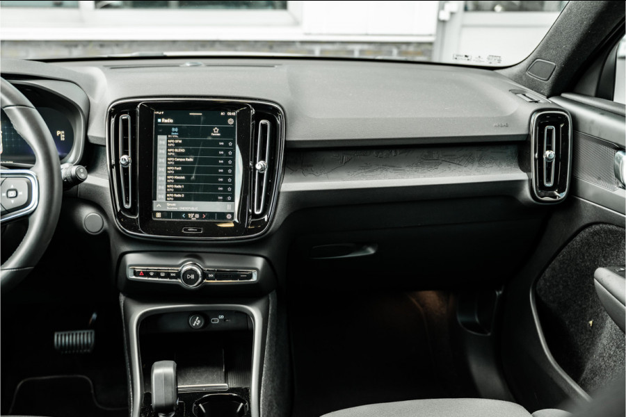 Volvo XC40 Recharge Core 70 kWh | Apple Carplay/Android Auto | Camera | 1500kg trekgewicht