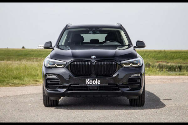 BMW X5 xDrive45e Executive CARPLAY / CAMERA / DEALER ONDERHOUDEN / LEER / STOELVERWARMING / BLACK ON BLACK