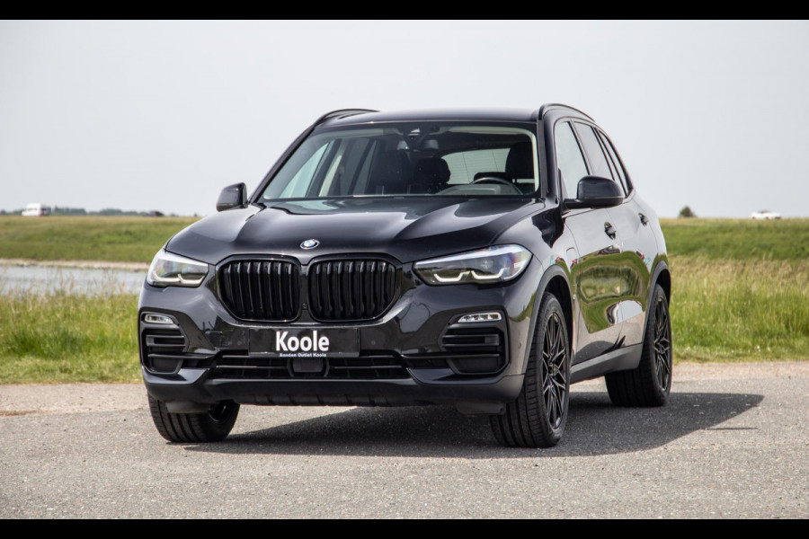 BMW X5 xDrive45e Executive CARPLAY / CAMERA / DEALER ONDERHOUDEN / LEER / STOELVERWARMING / BLACK ON BLACK
