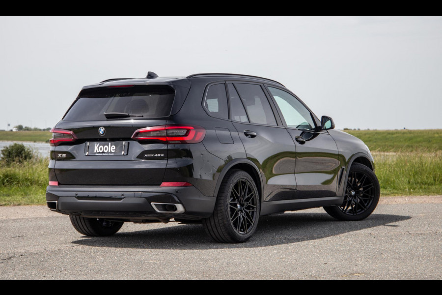 BMW X5 xDrive45e Executive CARPLAY / CAMERA / DEALER ONDERHOUDEN / LEER / STOELVERWARMING / BLACK ON BLACK