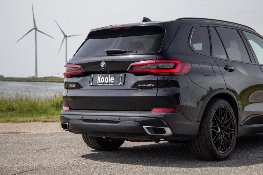 BMW X5 xDrive45e Executive CARPLAY / CAMERA / DEALER ONDERHOUDEN / LEER / STOELVERWARMING / BLACK ON BLACK