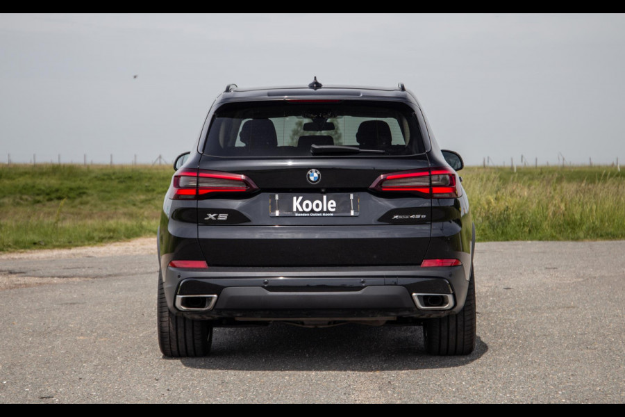 BMW X5 xDrive45e Executive CARPLAY / CAMERA / DEALER ONDERHOUDEN / LEER / STOELVERWARMING / BLACK ON BLACK