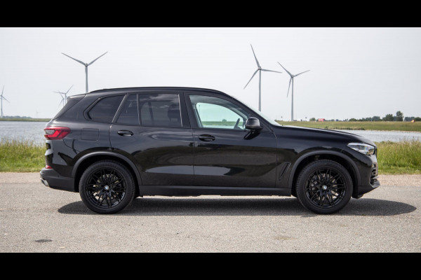 BMW X5 xDrive45e Executive CARPLAY / CAMERA / DEALER ONDERHOUDEN / LEER / STOELVERWARMING / BLACK ON BLACK