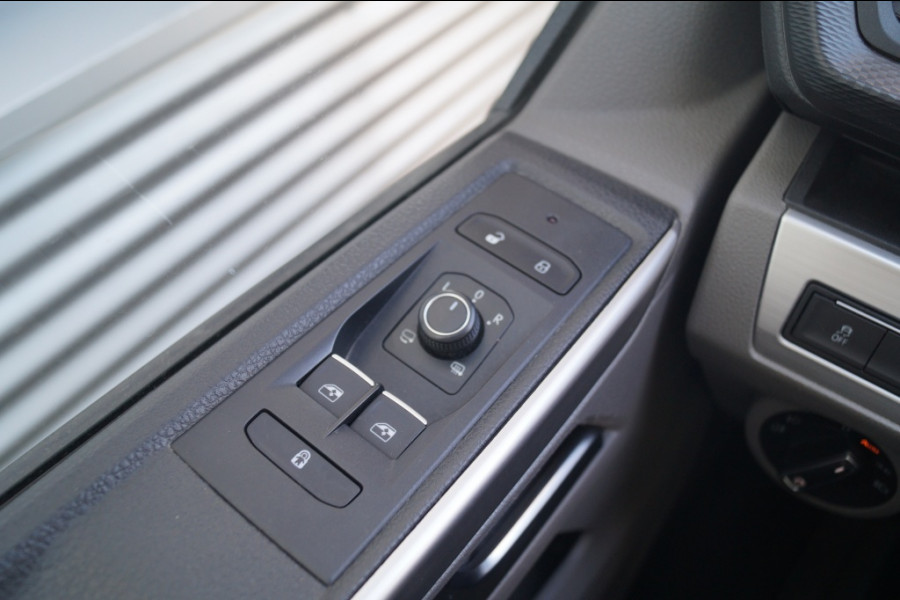 Volkswagen Transporter 2.0 TDI 199pk DSG Bulli 4Motion Dubbel cabine L2-H1