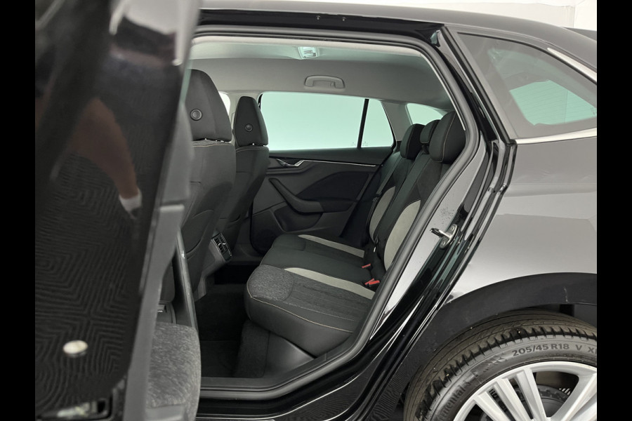 Škoda SCALA 1.0 TSI Business Edition (INCL.BTW) Aut. *FULL-LED | DIGI-COCKPIT | HEATED-COMFORTSEATS | CARPLAY | LANE-ASSIST | NAVI-FULLMAP | ECC | PDC | CRUISE | 18''ALU*