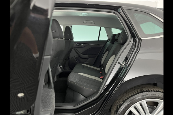 Škoda SCALA 1.0 TSI Business Edition (INCL.BTW) Aut. *FULL-LED | DIGI-COCKPIT | HEATED-COMFORTSEATS | CARPLAY | LANE-ASSIST | NAVI-FULLMAP | ECC | PDC | CRUISE | 18''ALU*